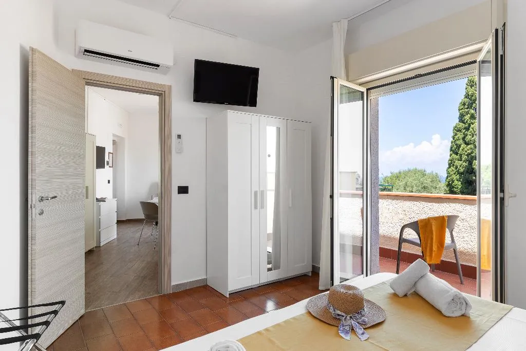 TRIPLE WITH BALCONY Room, Villa Collina, Taormina