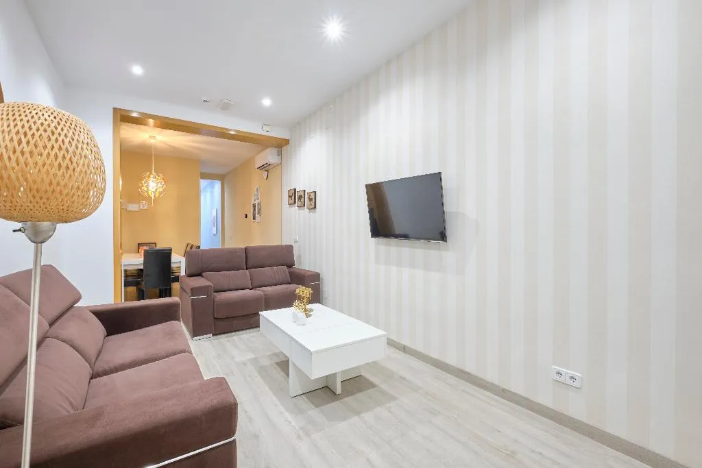 APARTMENT CAPACITY 10 Room, Apartamentos en Sol, Madrid