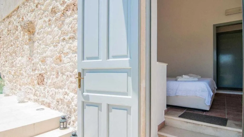 Room, Intalloi, Catania