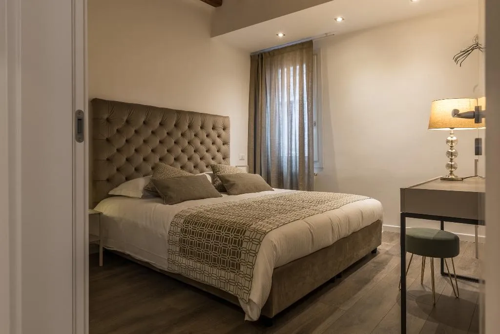 DOUBLE DELUXE Room, La Loggia Della Luna, Venice