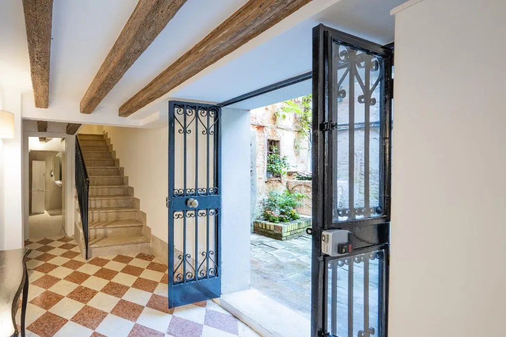APARTMENT ONE BEDROOM TWO BATHROOMS Room, Palazzo Paruta, Venice