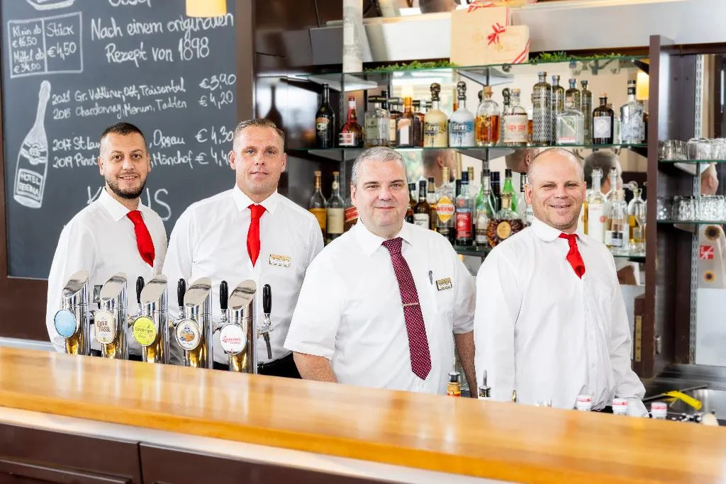 Bar, Regina, Vienna