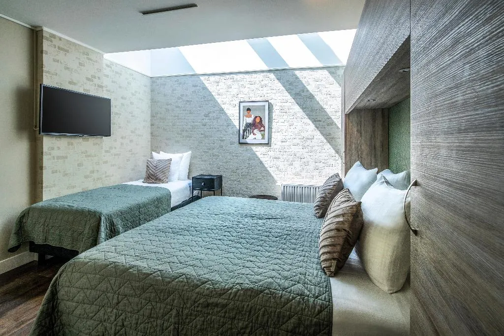 TRIPLE STANDARD Room, Atlantis Hotel Amsterdam, Amsterdam