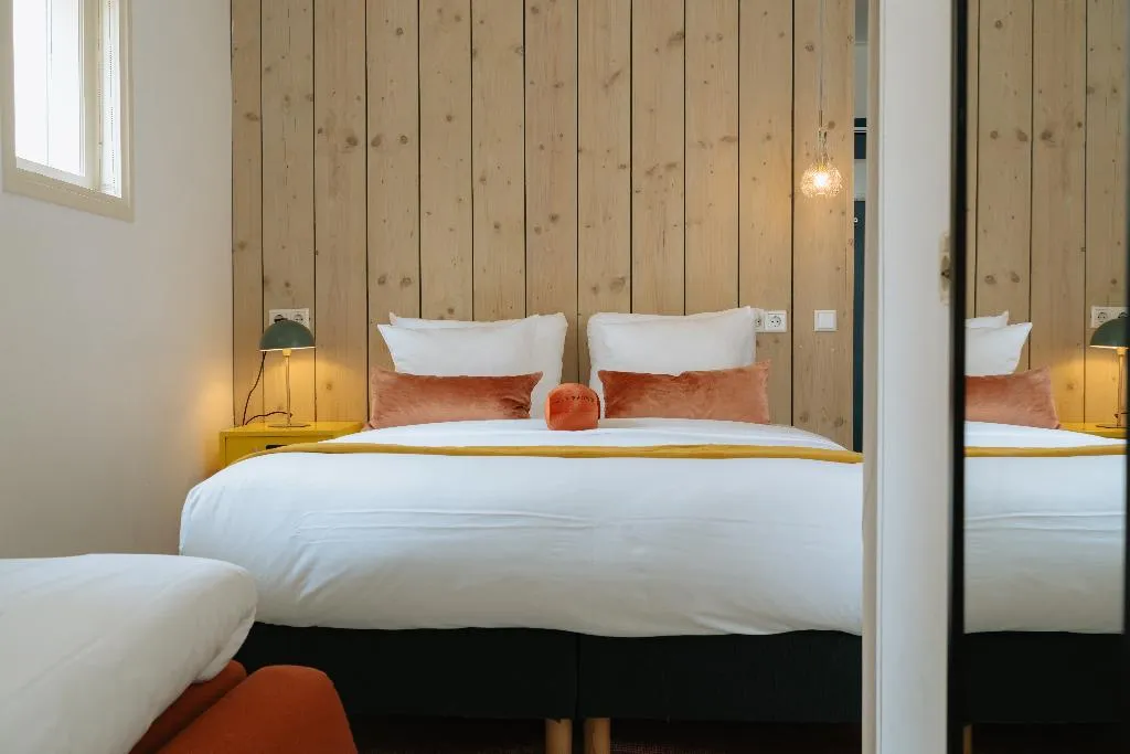TRIPLE STANDARD Room, Max Brown Htl Canal District, part of Sircle Colle, Amsterdam