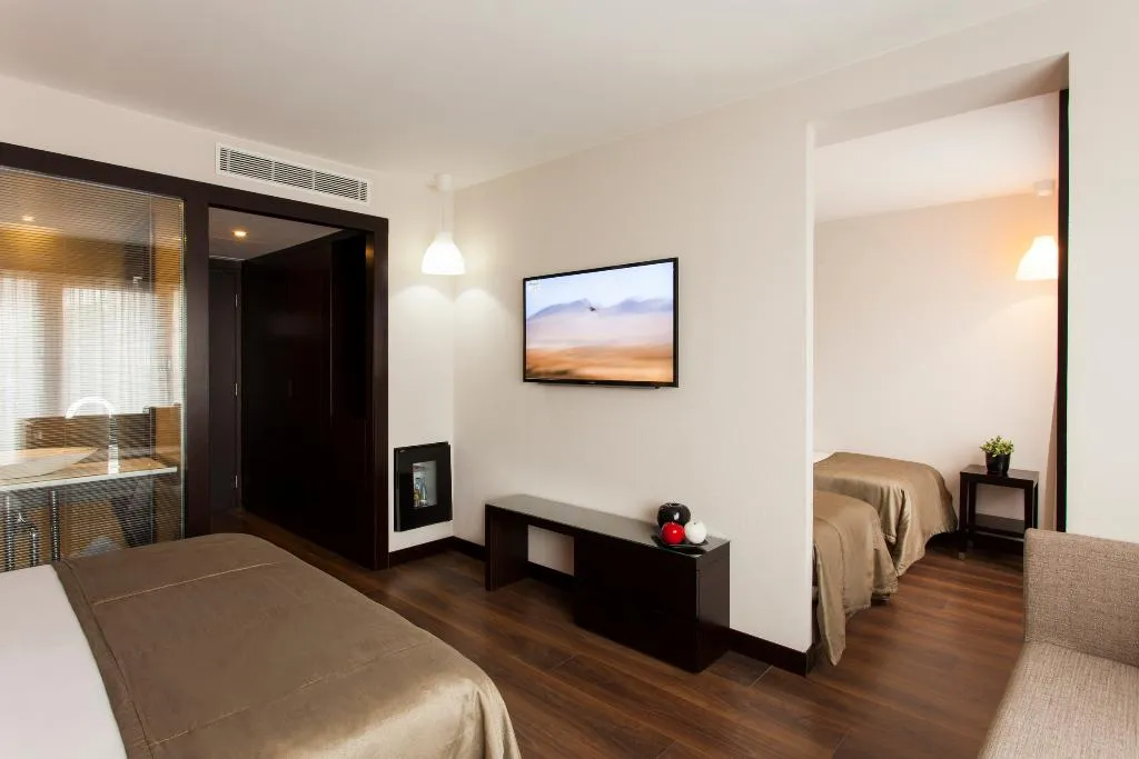 QUADRUPLE LUXURY Room, Quentin Berlin Hotel, Berlin