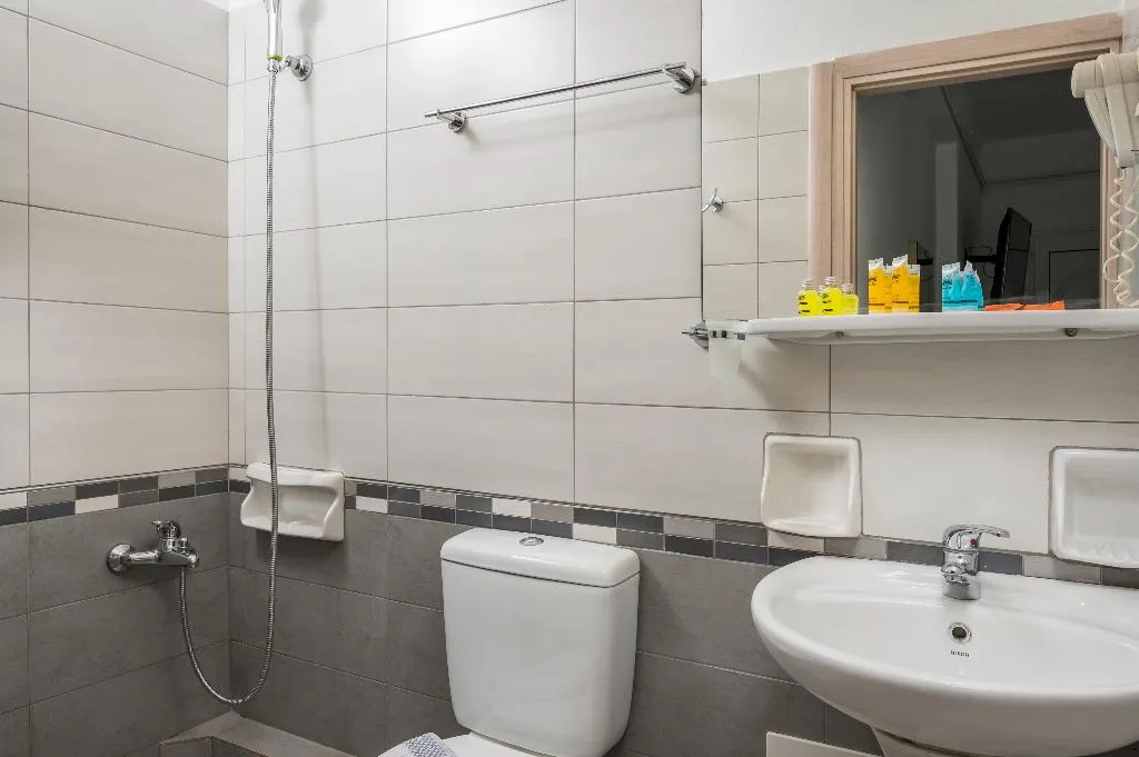 STUDIO CLASSIC QUEEN BED Room, Esplanade Apartments, Crete