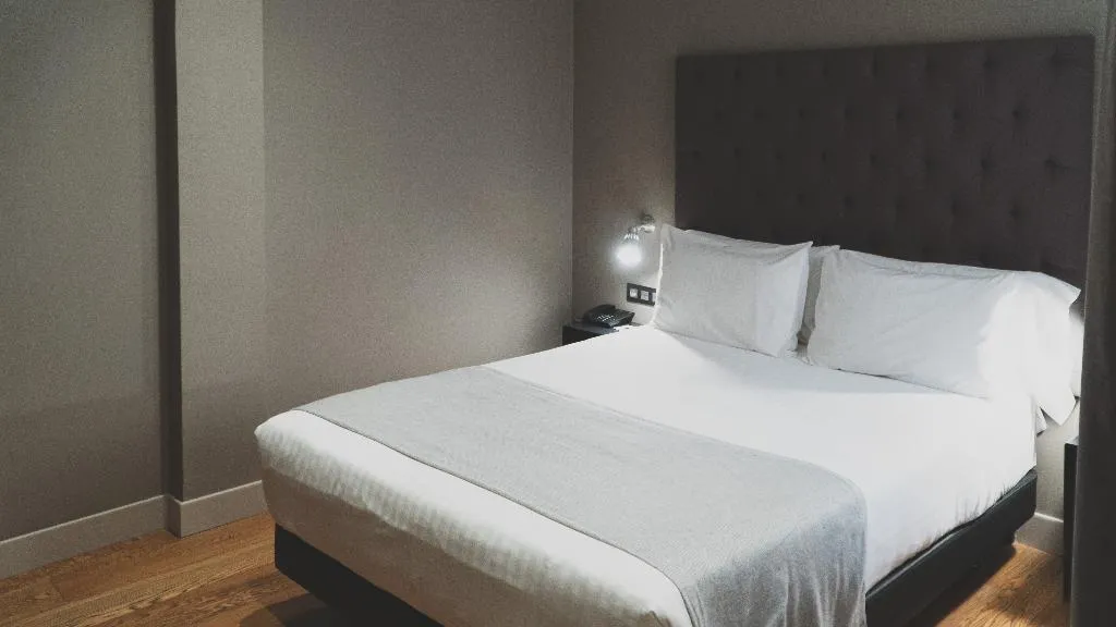DOUBLE STANDARD Room, Zenit Abeba, Madrid