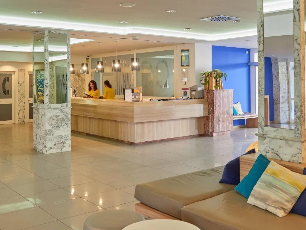 Lobby, BQ Delfin Azul, Majorca