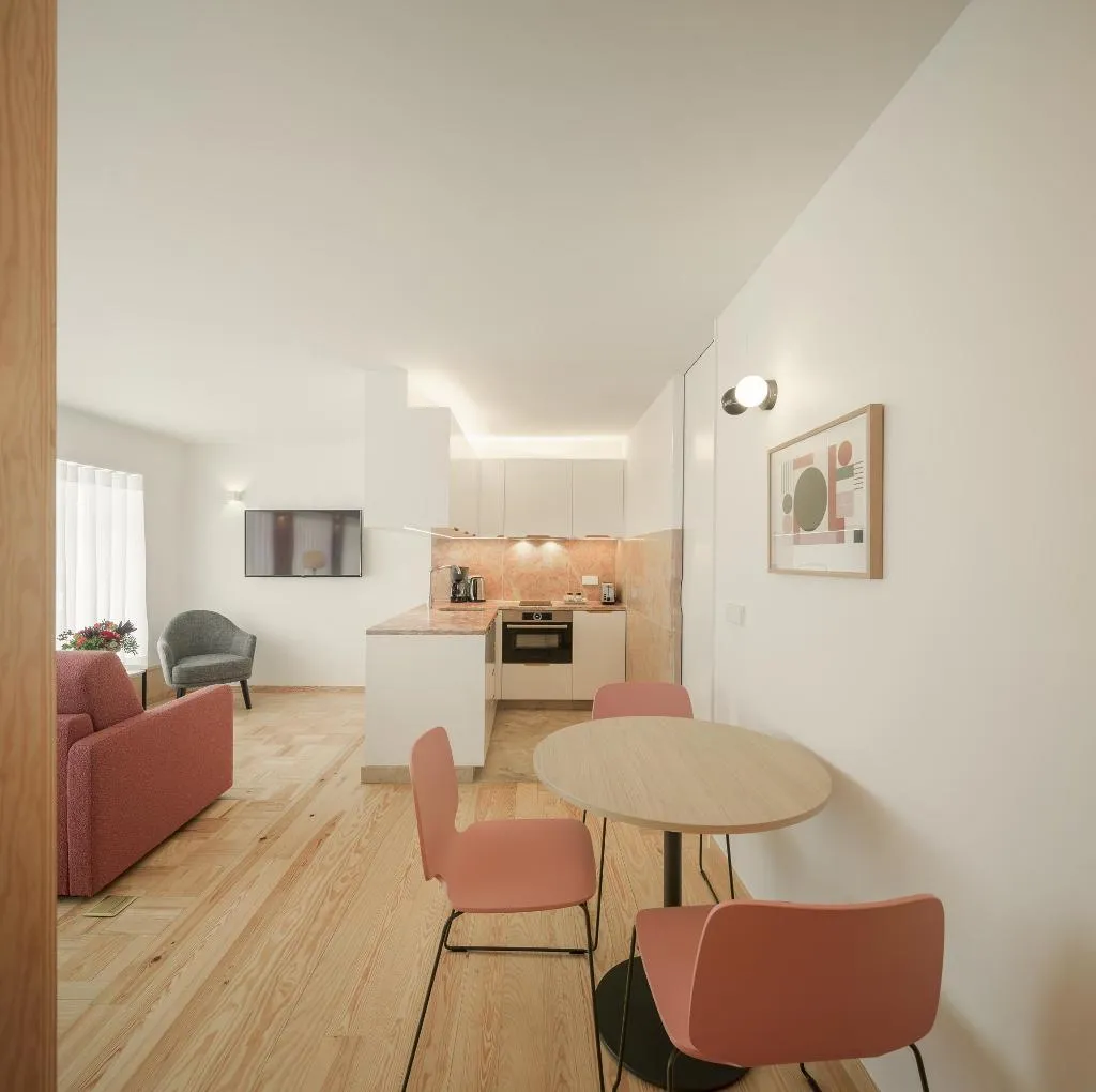 STUDIO STANDARD Room, Lisbon Serviced Apartments - Principe Real, Lisbon