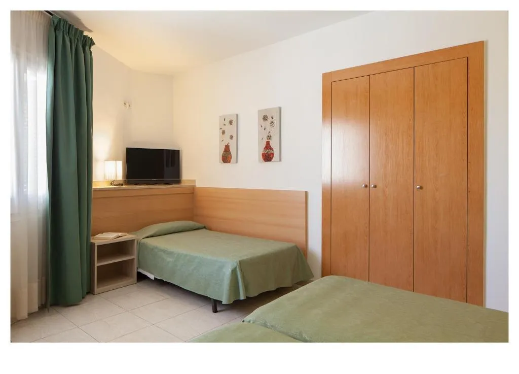 Room, Ninays, Costa Brava