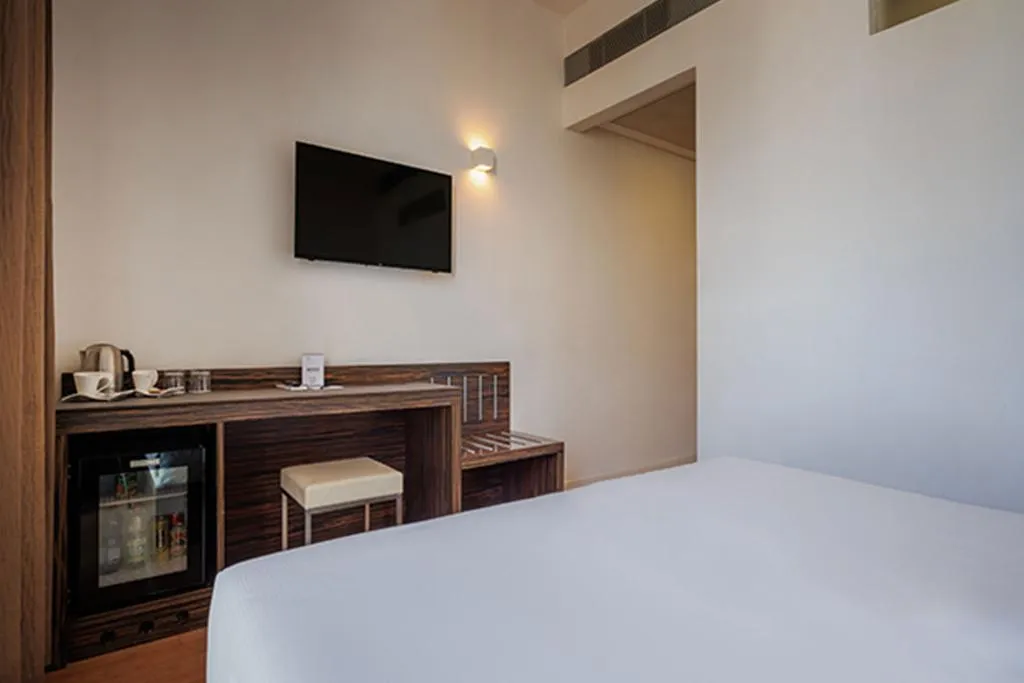 DOUBLE ECONOMY Room, iH Hotels Milano Centrale, Milan