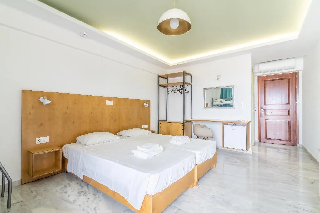 QUADRUPLE ONE BEDROOM ONE BATHROOM Room, Prince Of Lillies, Crete