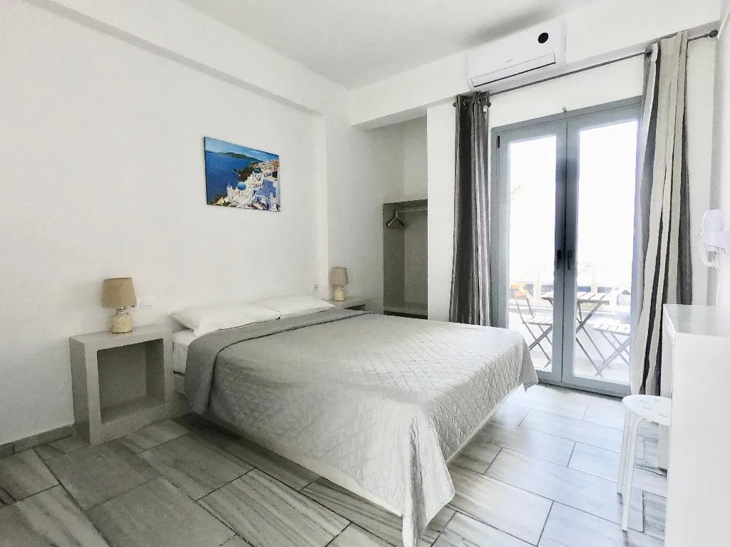 DOUBLE DELUXE POOL VIEW Room, Anny Studios Perissa Beach, Santorini