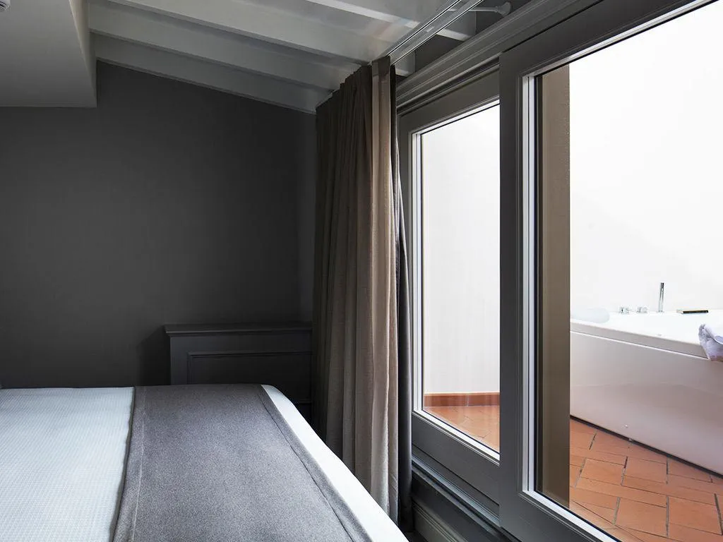 SUITE DELUXE WITH JACUZZI Room, The Frame Hotel, Florence