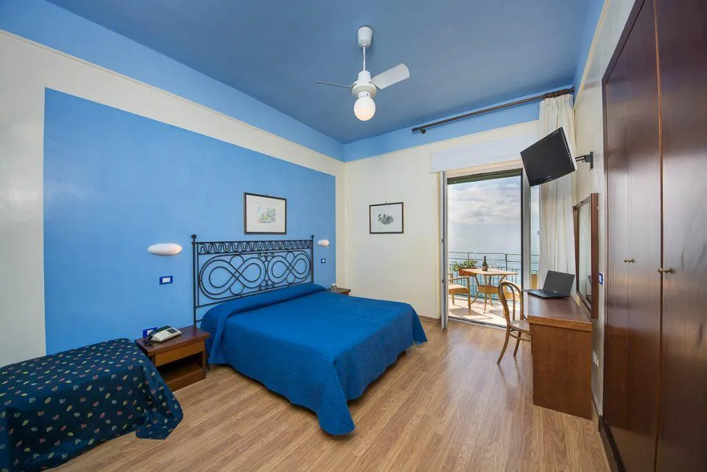 Double or Twin ONE BED Room, Hotel Sole, Naples