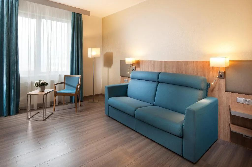 SUITE KING SIZE BED Room, Holiday Inn Prague Congress Centre, Prague