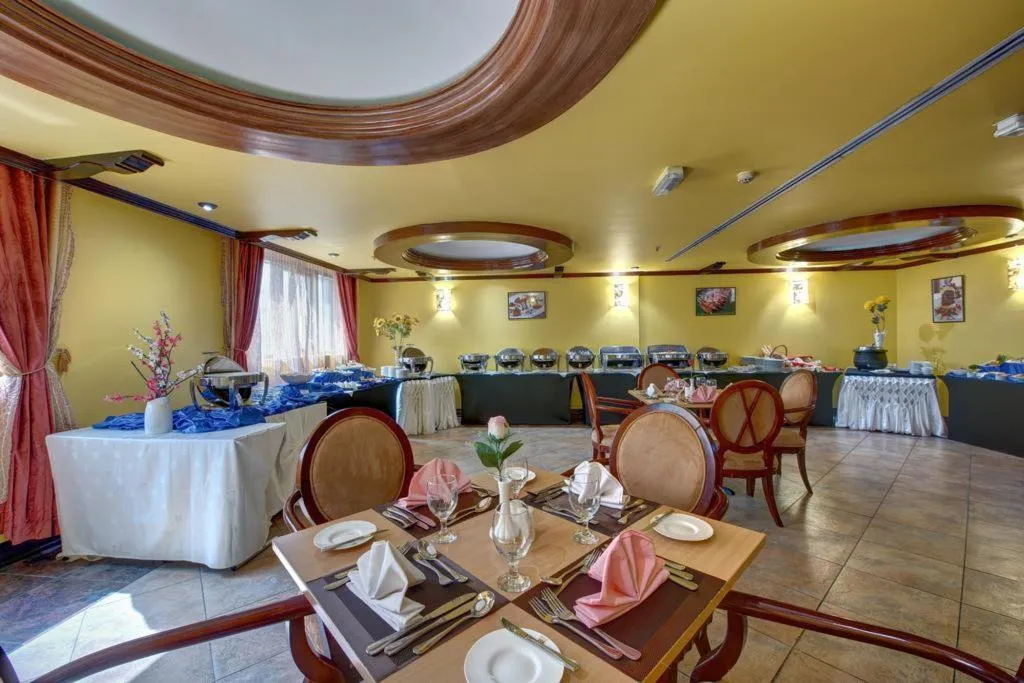 Restaurant, Sunday Sharjah Aparthotel Formerly Royal Tulip, Dubai