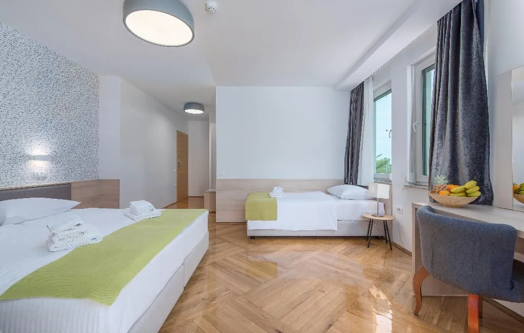 TRIPLE WITH TERRACE Room, Aparthotel Adeo, Istria
