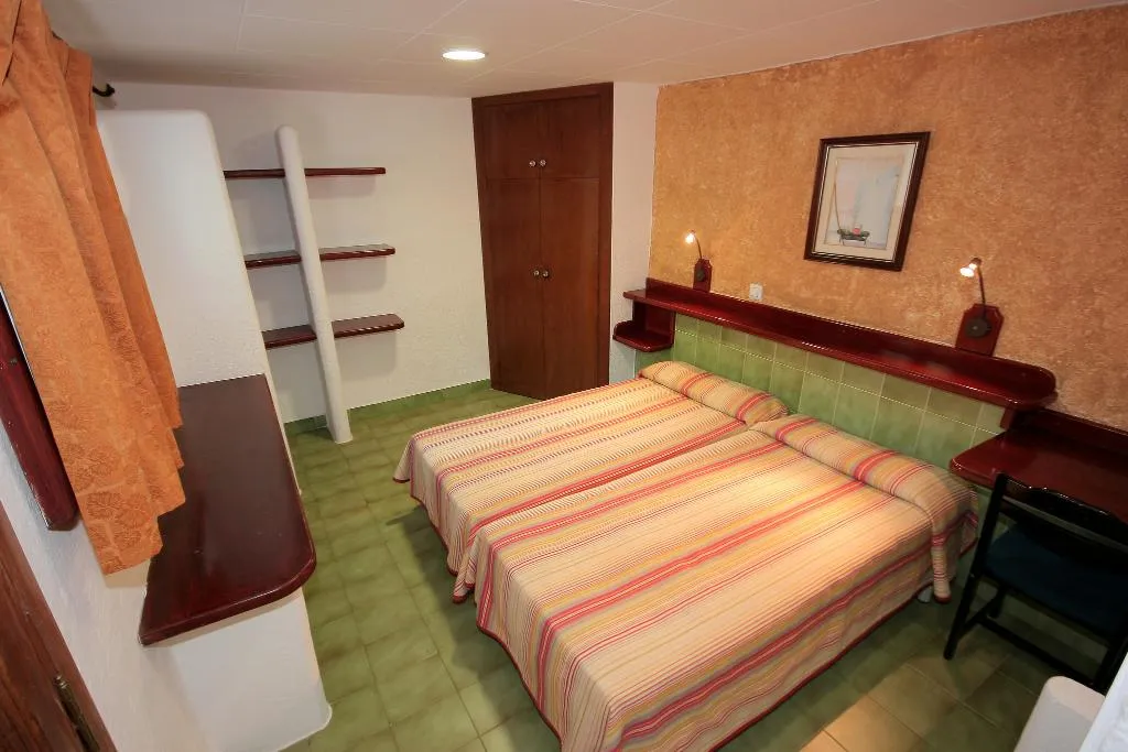 Room, Cala Montjoi, Costa Brava
