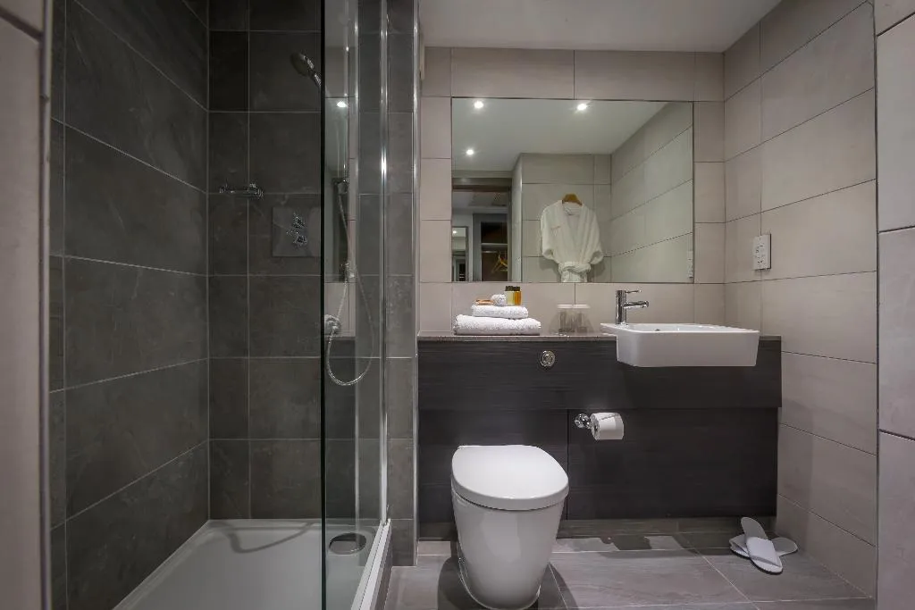 DOUBLE SUPERIOR QUEEN BED Room, Maldron Hotel Dublin Airport, Dublin