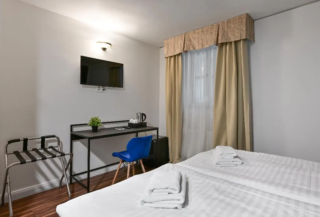 DOUBLE basement Room, Hotel Mala Strana, Prague
