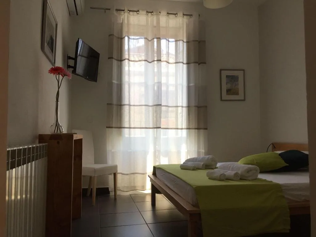 Room, Four Rooms, Catania