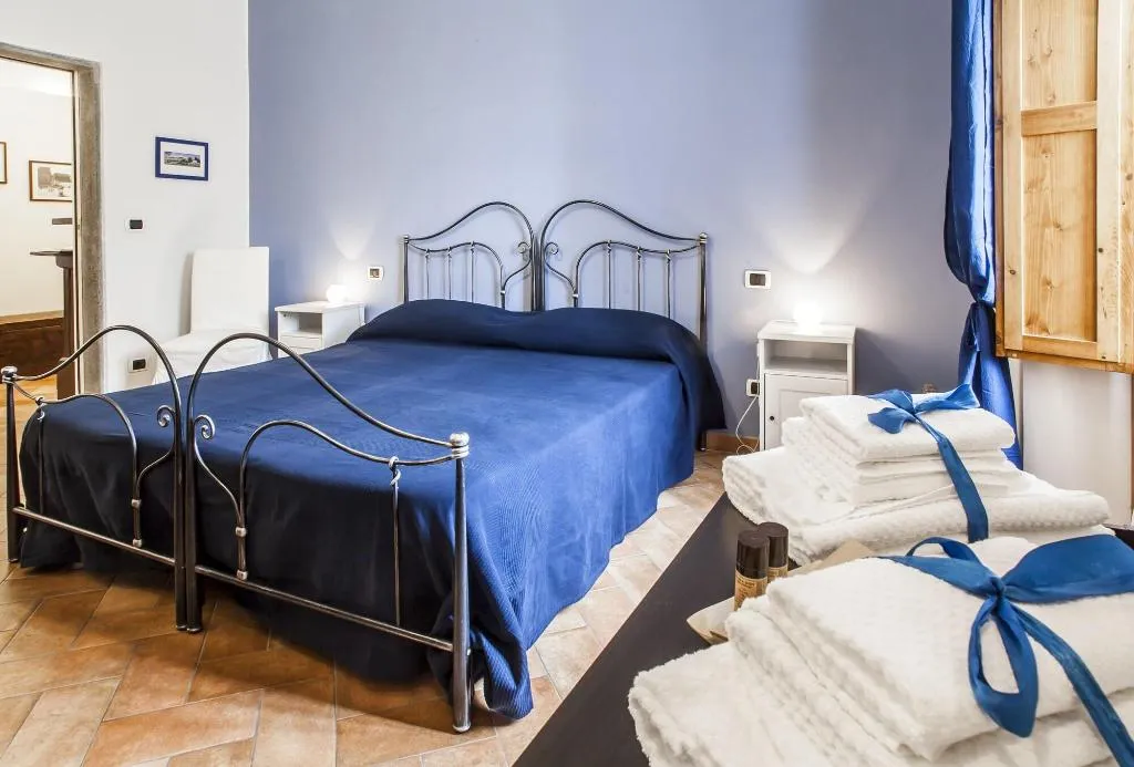 Room, Chez Moi, Florence