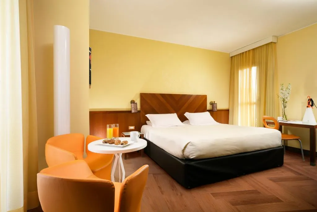 DOUBLE EXECUTIVE CITY VIEW Room, UNA HOTELS Mediterraneo Milano, Milan