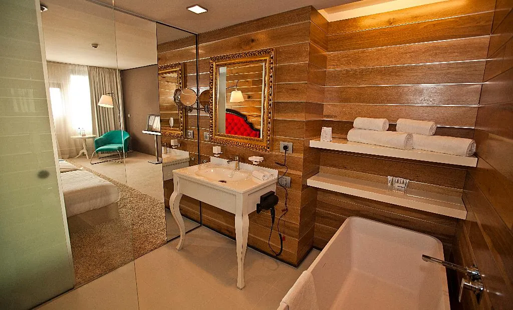 DOUBLE DELUXE Room, Graffit Gallery Hotel, Varna