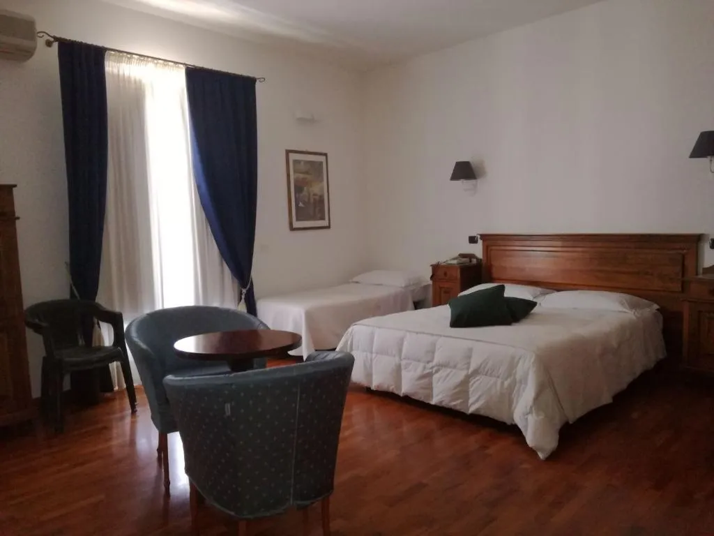 DOUBLE CLASSIC Room, La Piazzetta Hotel, Palermo