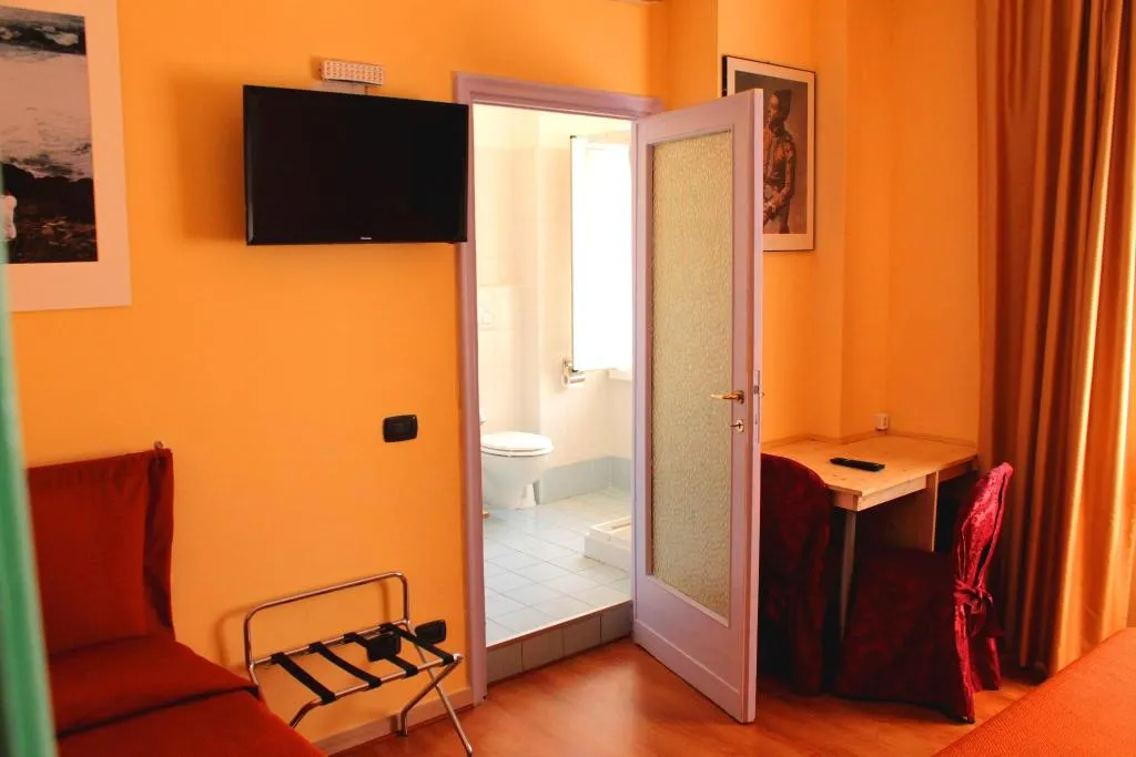 Room, Colosseoinn, Naples