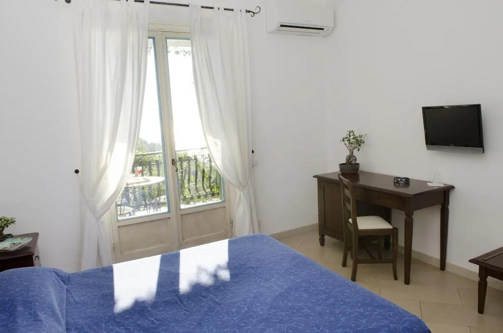 DOUBLE STANDARD Room, Il Pertuso, Naples