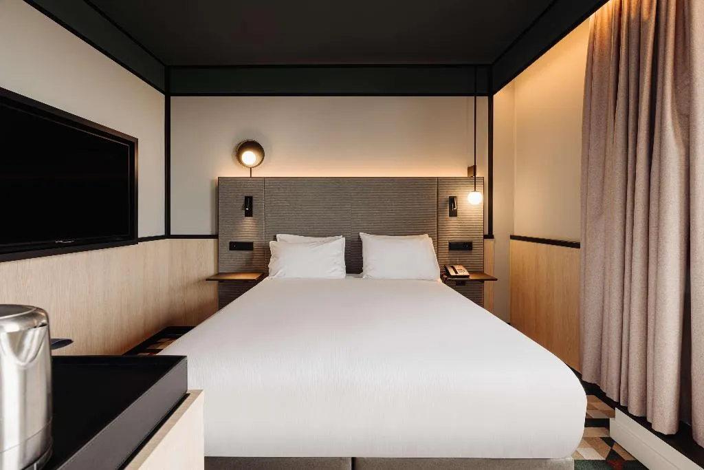DOUBLE CITY VIEW Room, DoubleTree by Hilton Amsterdam Centraal Station, Amsterdam