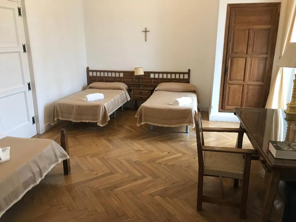 TRIPLE STANDARD Room, Hospederia Santa Cruz, Madrid