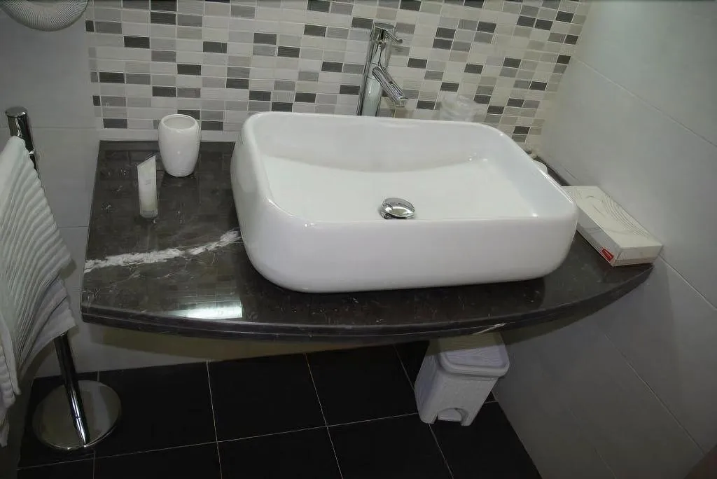 Room, B&B Napolimilionaria, Naples