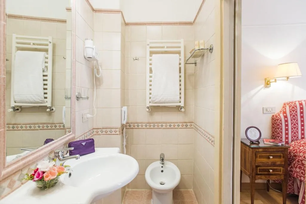 Room, Hotel Due Torri, Rome