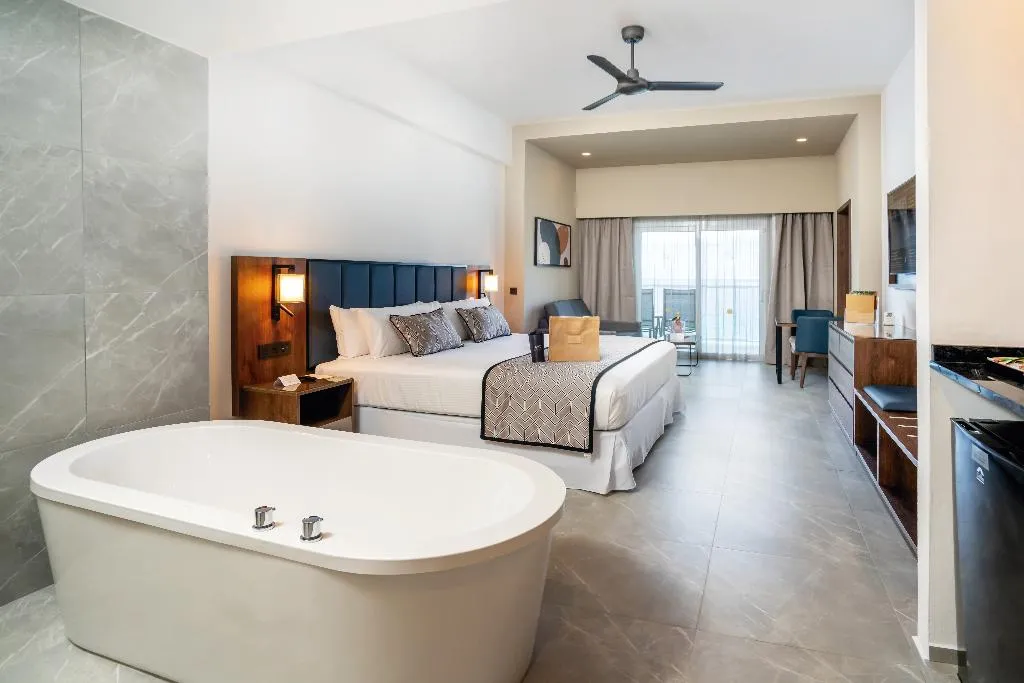 JUNIOR SUITE OCEAN VIEW Room, Riu Palace Kukulkan - Adults Only - All Inclusive, Cancun Area