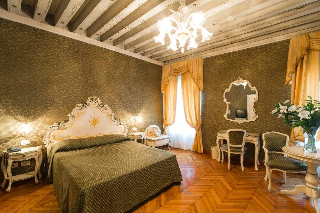 JUNIOR SUITE CAPACITY 4 Room, Palazzo Guardi, Venice