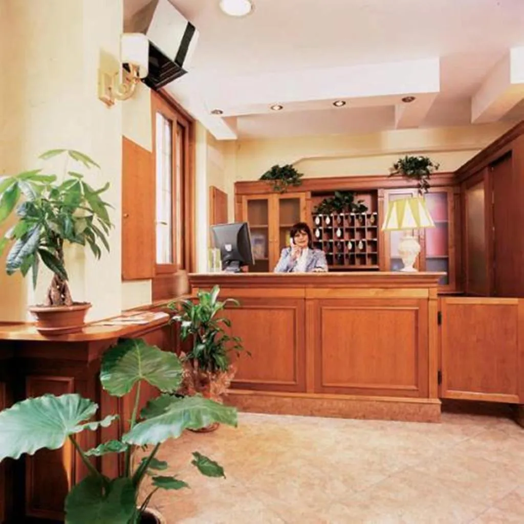 Lobby, Kriss, Rome