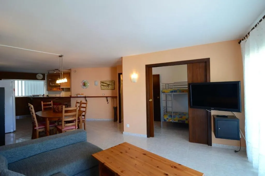 APARTMENT CAPACITY 6 TWO BEDROOMS Room, Medes Park, Costa Brava