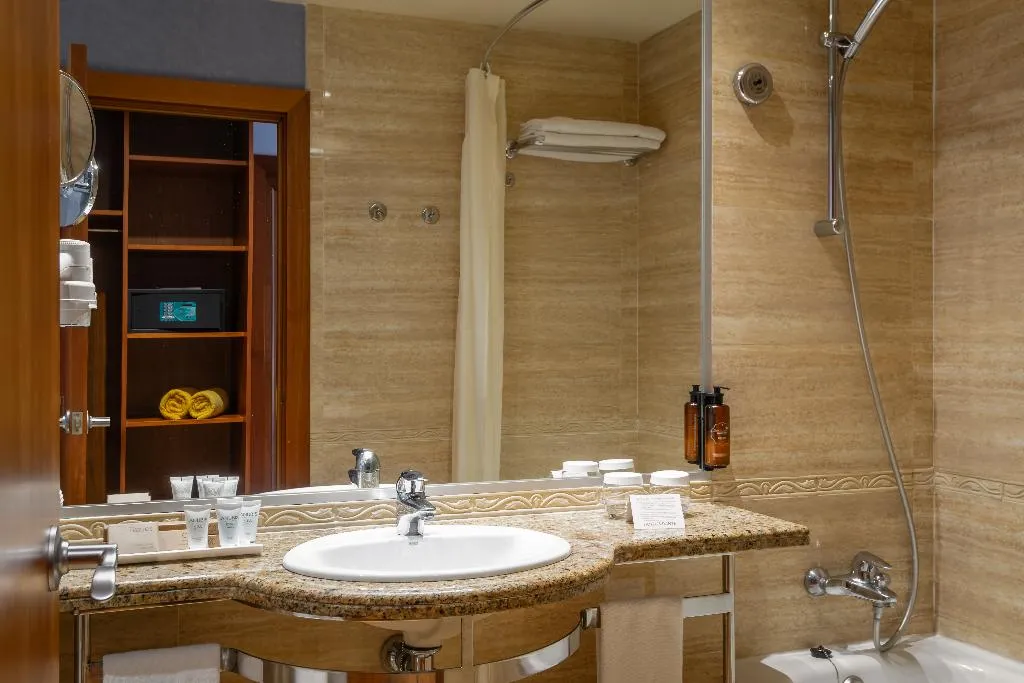 Double or Twin WITH BALCONY Room, Delfin, Costa Brava