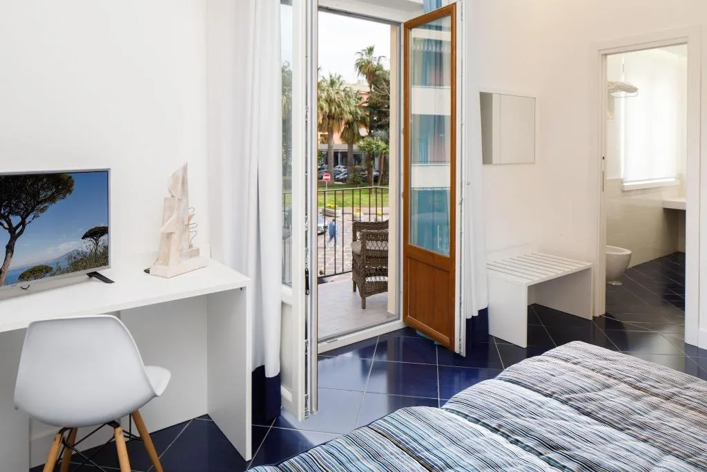 DOUBLE SUPERIOR QUEEN BED Room, Hotel Nice, Naples