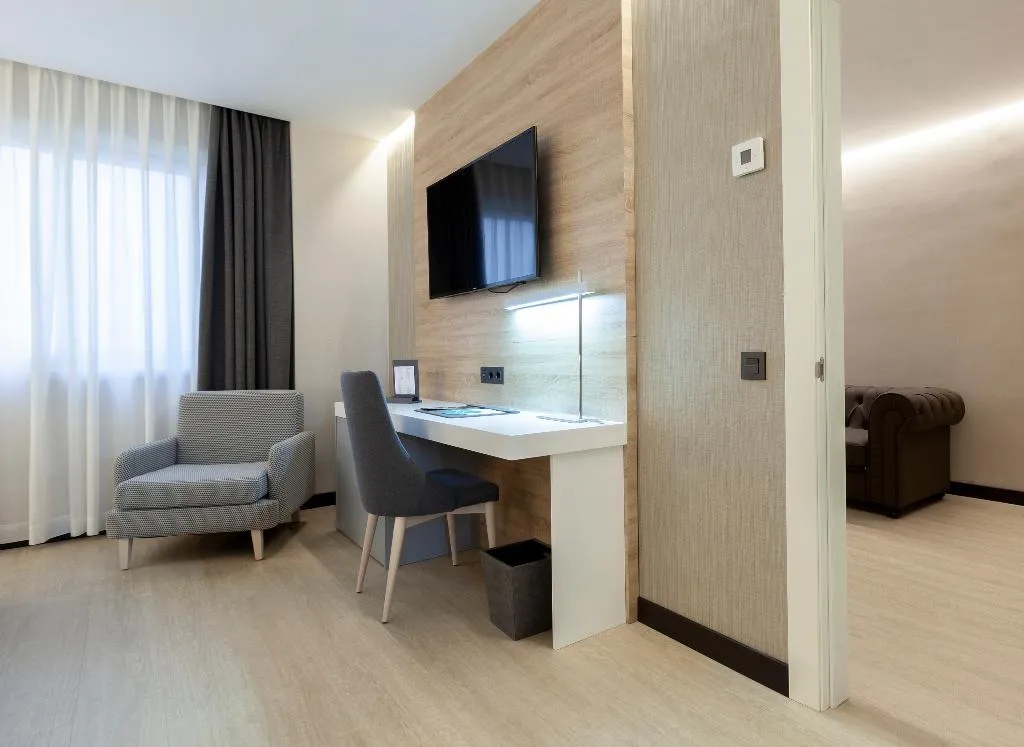 JUNIOR SUITE STANDARD Room, Liabeny, Madrid
