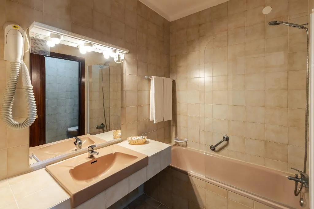 Double or Twin STANDARD Room, Praia da Lota Resort, Algarve