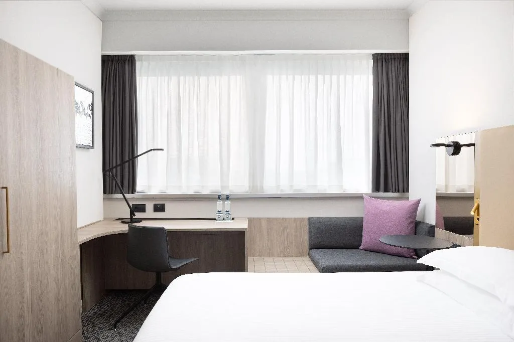 DOUBLE KING SIZE BED Room, Crowne Plaza Milan Linate, Milan