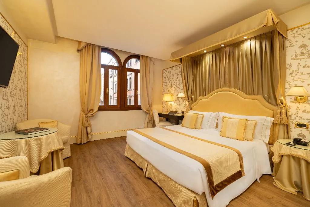 DOUBLE DELUXE Room, A La Commedia, Venice