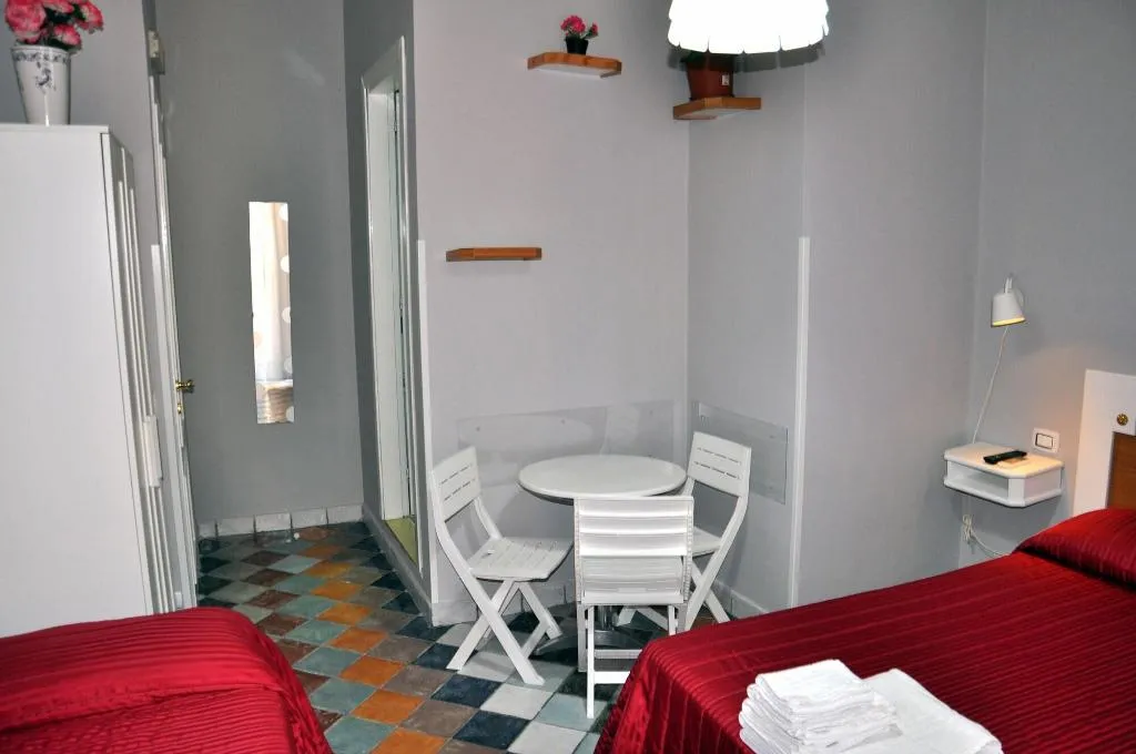 Room, Firenze 32, Naples