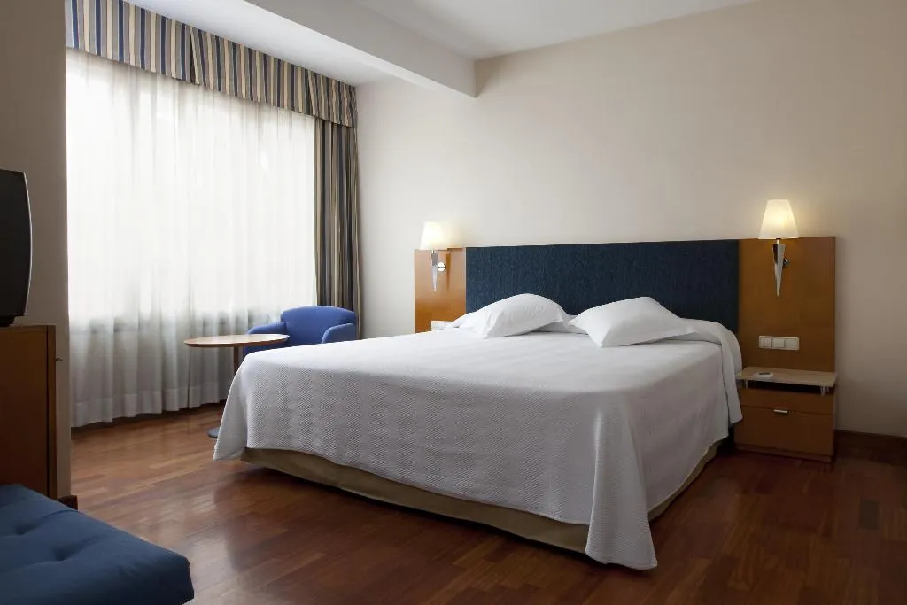 JUNIOR SUITE STANDARD Room, NH Castellón Mindoro, Valencia