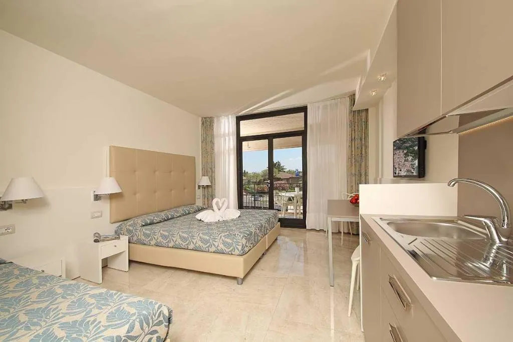 Room, Hotel Residence Holiday, Milan