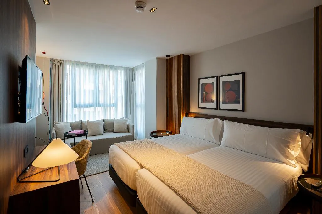 DOUBLE CAPACITY 3 Room, Zenit Borrell, Barcelona